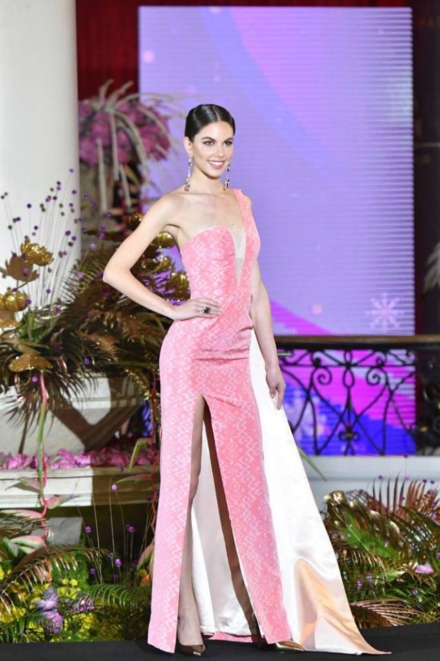 Miss Universe 2018 งามสวยสง่าในชุดราตรีผ้าไหมไทย จากงาน Thai Night