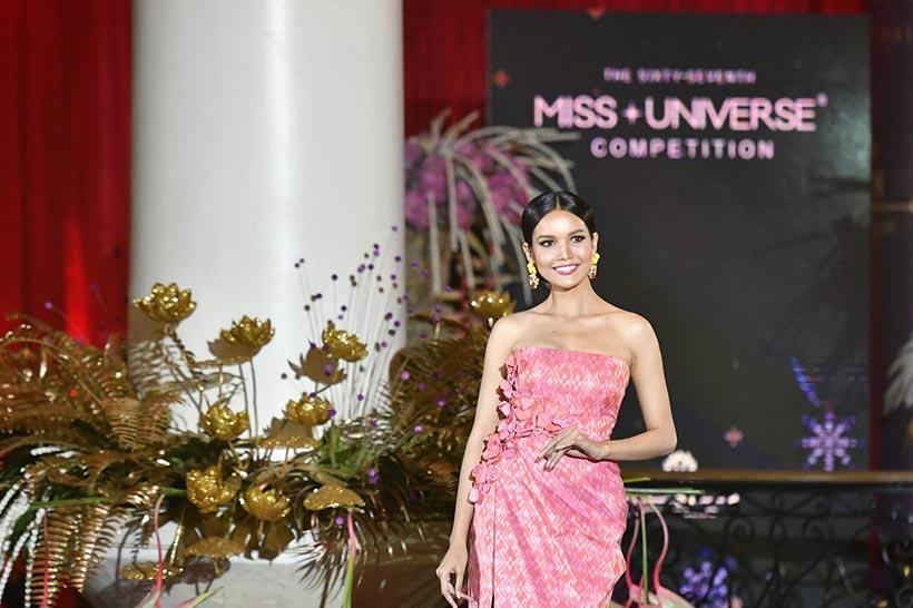 Miss Universe 2018 งามสวยสง่าในชุดราตรีผ้าไหมไทย จากงาน Thai Night