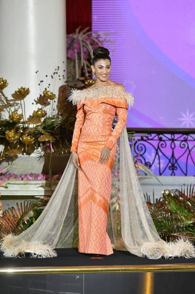 Miss Universe 2018 งามสวยสง่าในชุดราตรีผ้าไหมไทย จากงาน Thai Night