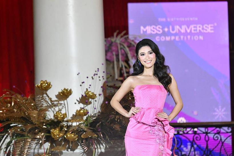 Miss Universe 2018 งามสวยสง่าในชุดราตรีผ้าไหมไทย จากงาน Thai Night