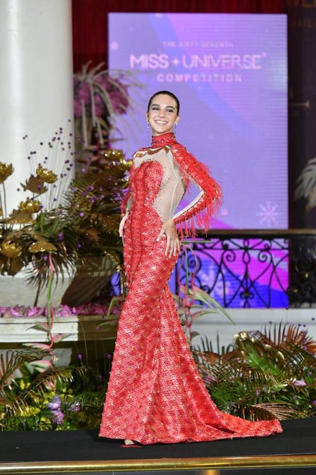 Miss Universe 2018 งามสวยสง่าในชุดราตรีผ้าไหมไทย จากงาน Thai Night