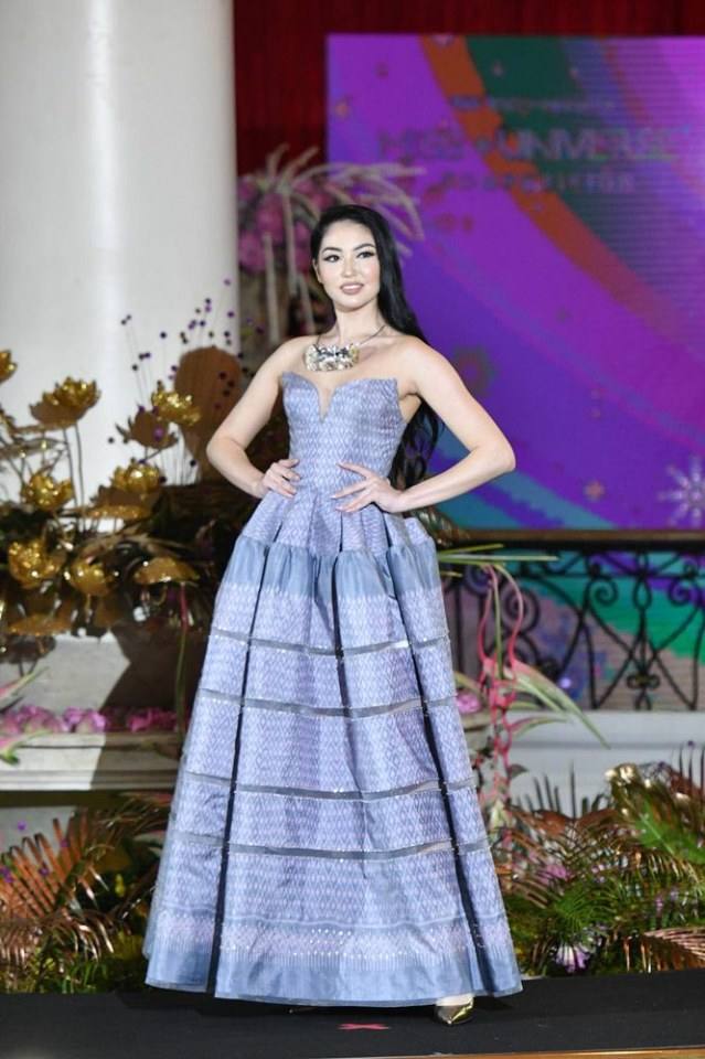 Miss Universe 2018 งามสวยสง่าในชุดราตรีผ้าไหมไทย จากงาน Thai Night