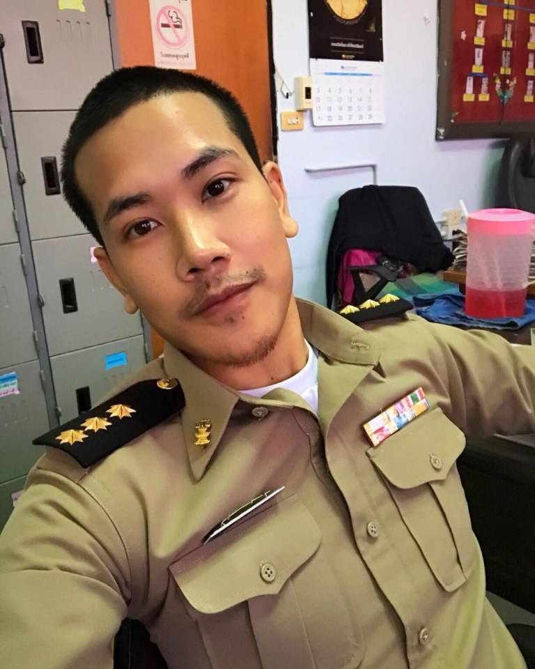 ผู้คุมหล่อ บอกต่อ