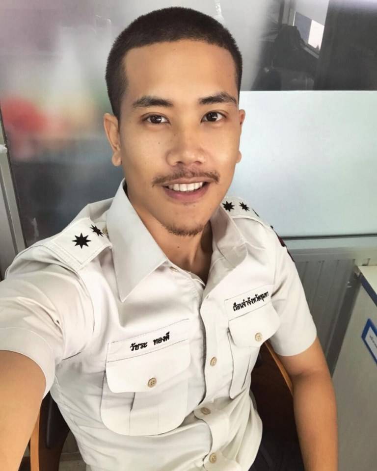 ผู้คุมหล่อ บอกต่อ