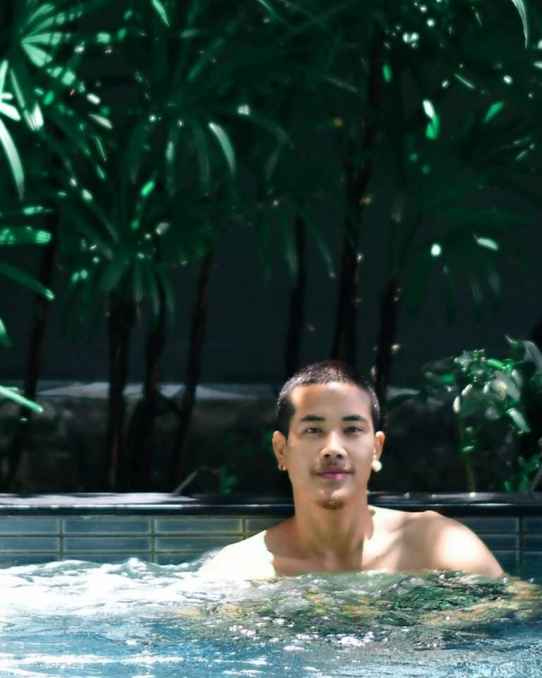 ผู้คุมหล่อ บอกต่อ