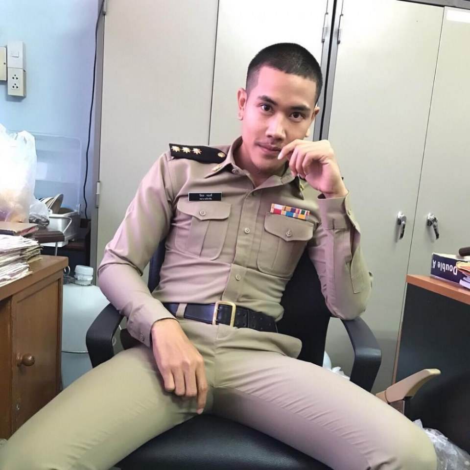 ผู้คุมหล่อ บอกต่อ