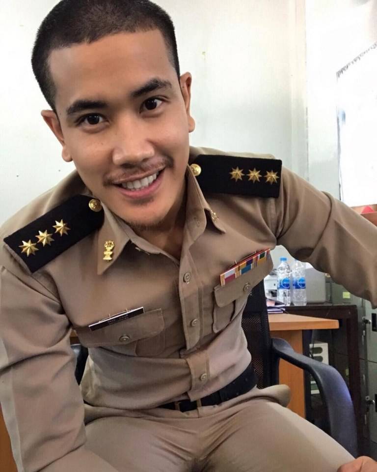 ผู้คุมหล่อ บอกต่อ
