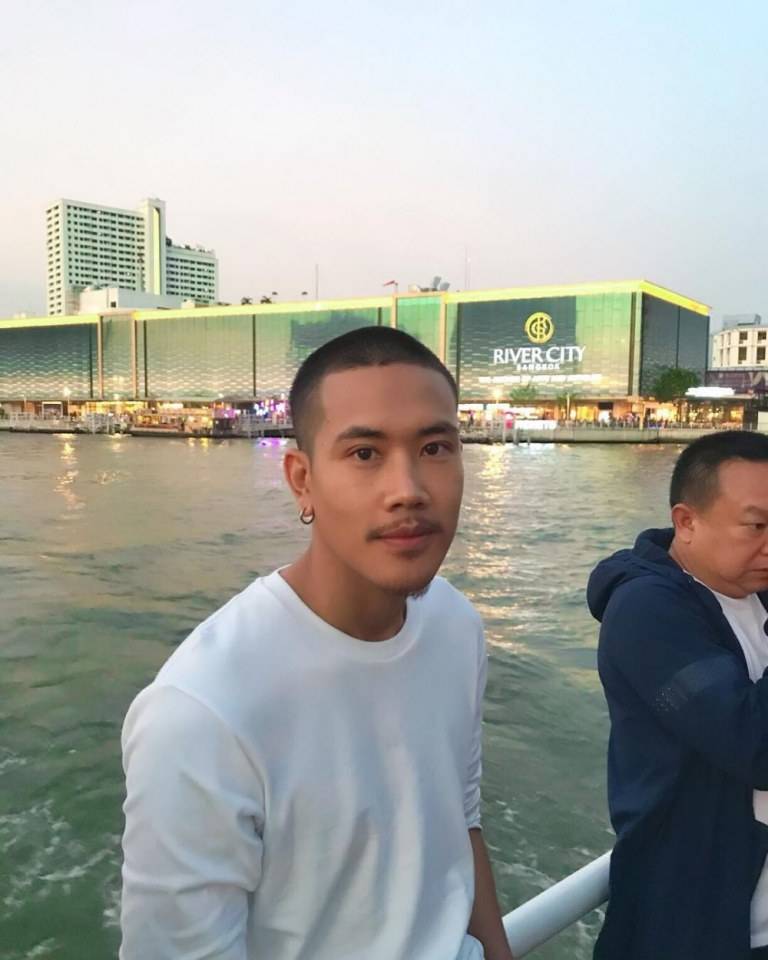ผู้คุมหล่อ บอกต่อ