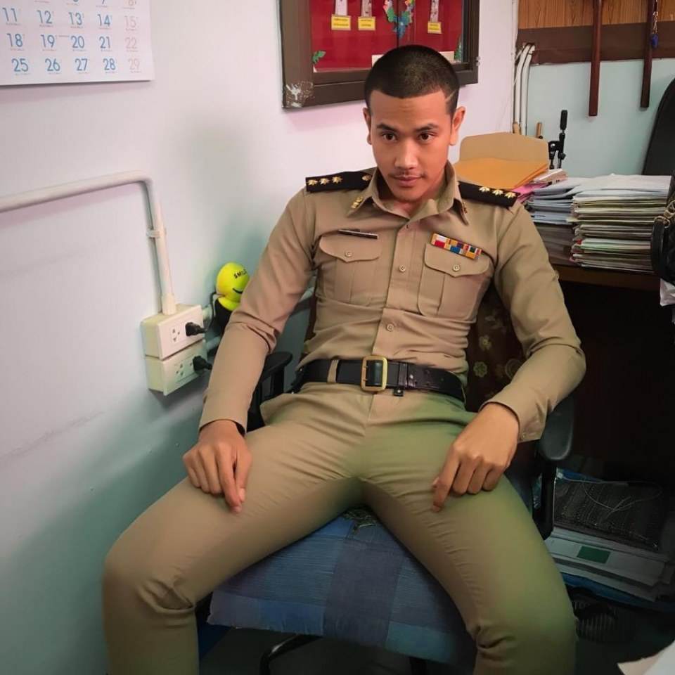 ผู้คุมหล่อ บอกต่อ