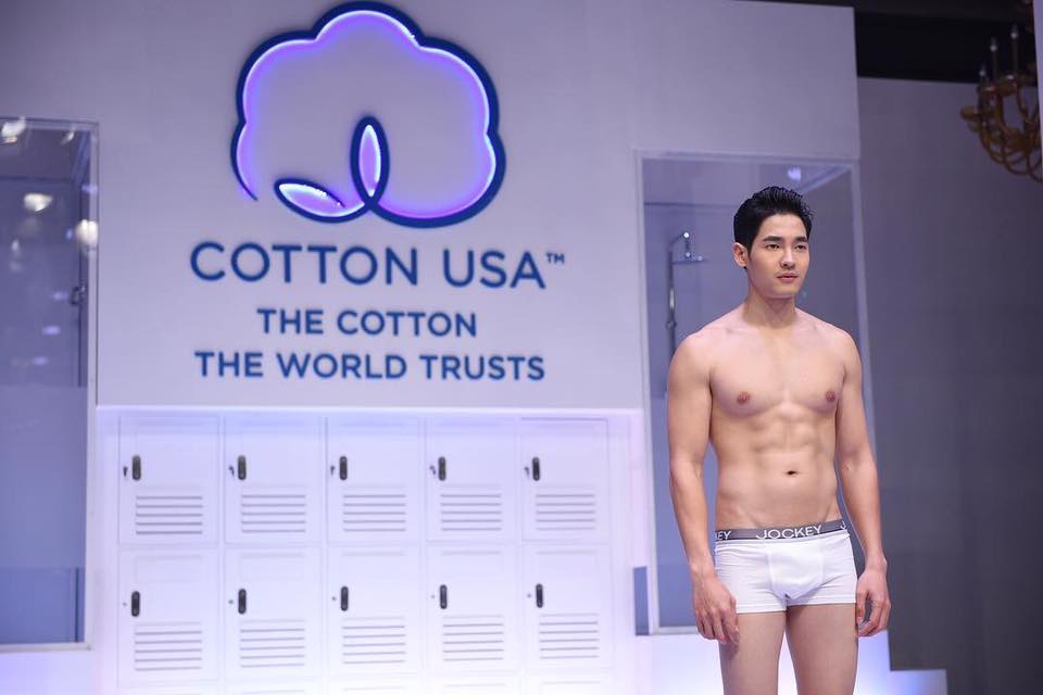 กล้ามอกยั่วเย