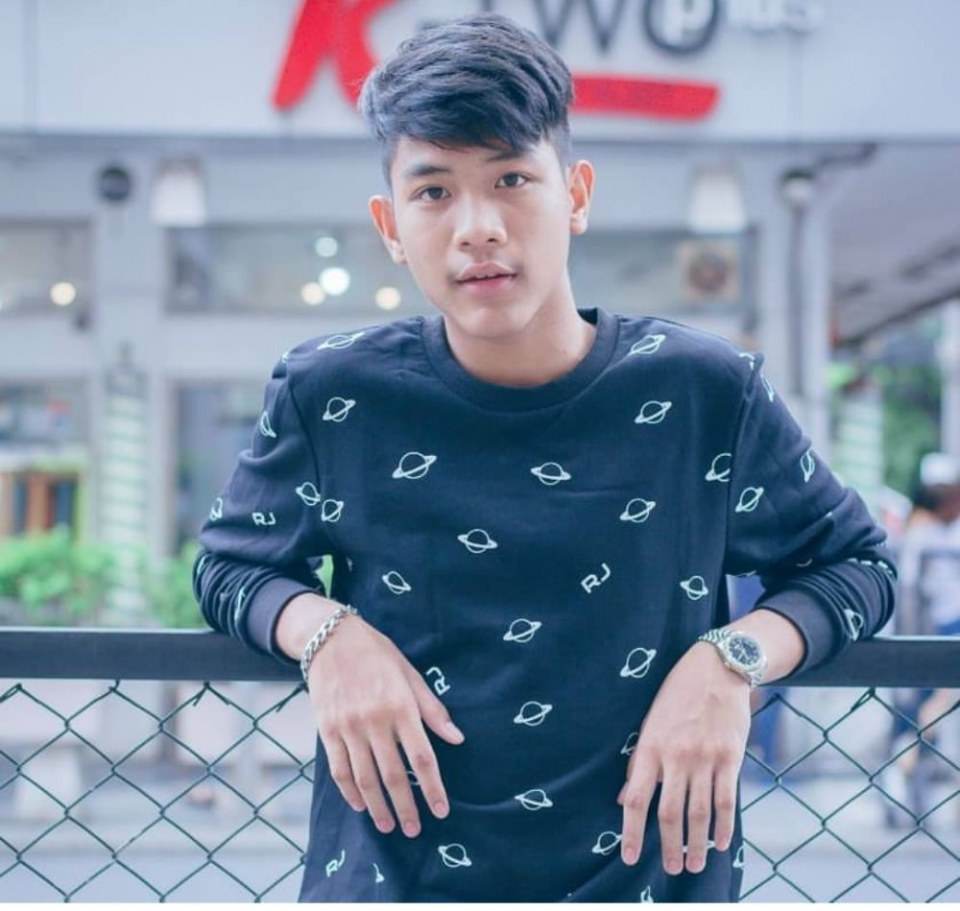 หนุ่มกางเกงกากีบ้านๆ