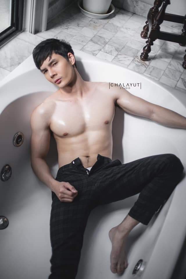 หนุ่มบอม หุ่นดี แซ่บมาก