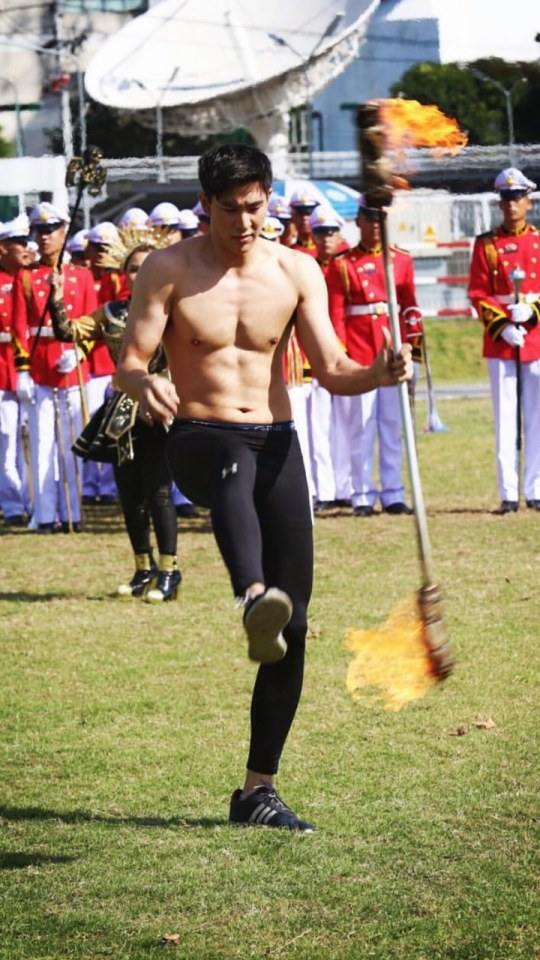 ควงกระบอง