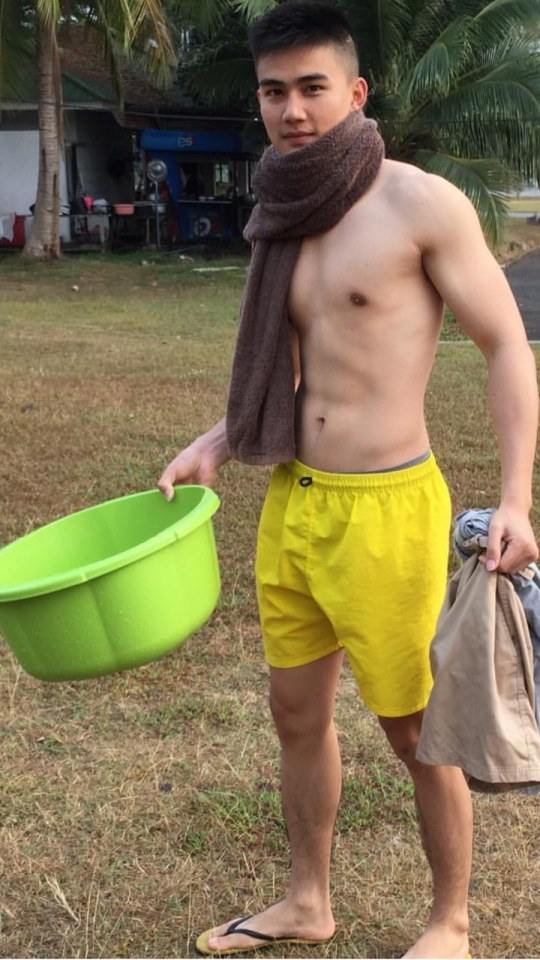 หนุ่มน้อยทหารเรือ
