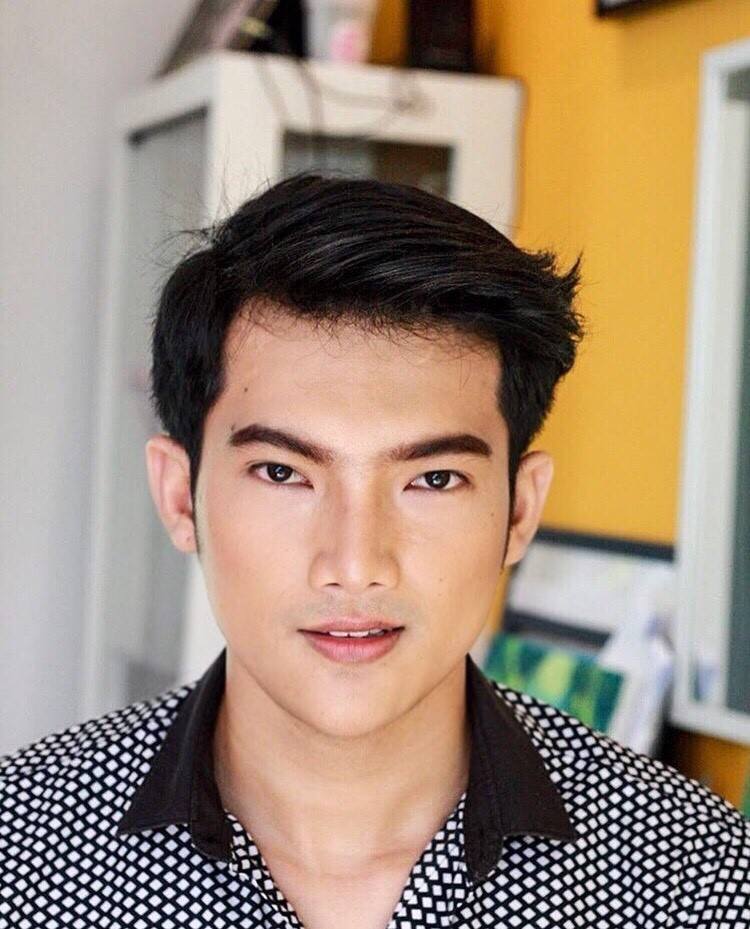 กอล์ฟ ทยาวัฒน์ เรืองไพศาล พระเอกภาพยนตร์ "เจ้าชายในนิยาย"