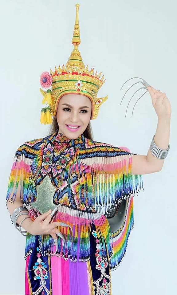 สาวใต้ตาคม .. ดวงจันทร์ สุวรรณี ..