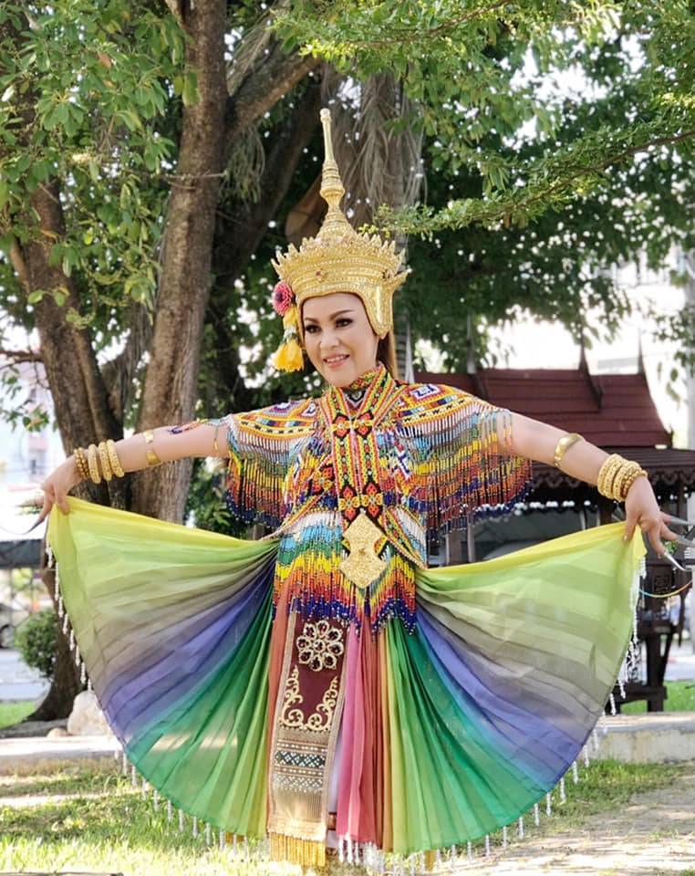 สาวใต้ตาคม .. ดวงจันทร์ สุวรรณี ..