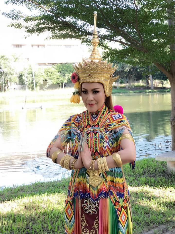 สาวใต้ตาคม .. ดวงจันทร์ สุวรรณี ..