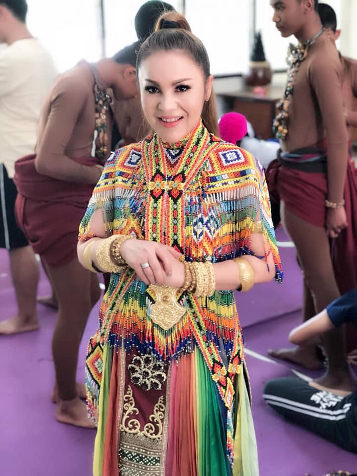 สาวใต้ตาคม .. ดวงจันทร์ สุวรรณี ..