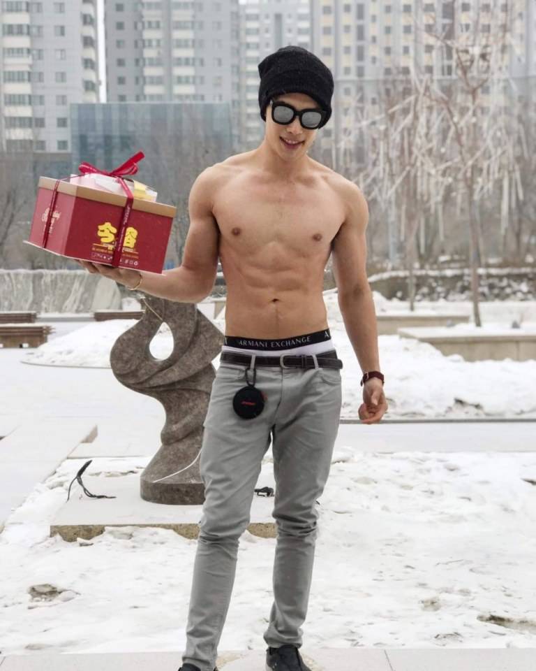 โอ้ย หล่อมาก หนุ่มซัน หุ่นแซ่บ งานดี