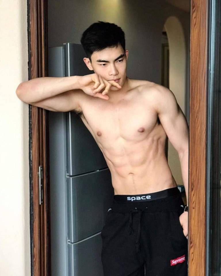 โอ้ย หล่อมาก หนุ่มซัน หุ่นแซ่บ งานดี