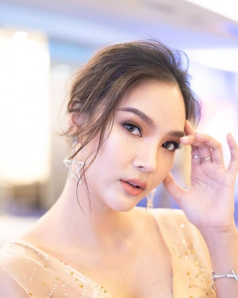 ฟ้า อิงฟ้า เกตุคำ ชื่อ-สกุลเดิม(พิรุณรัตน์ เกตุคำ)