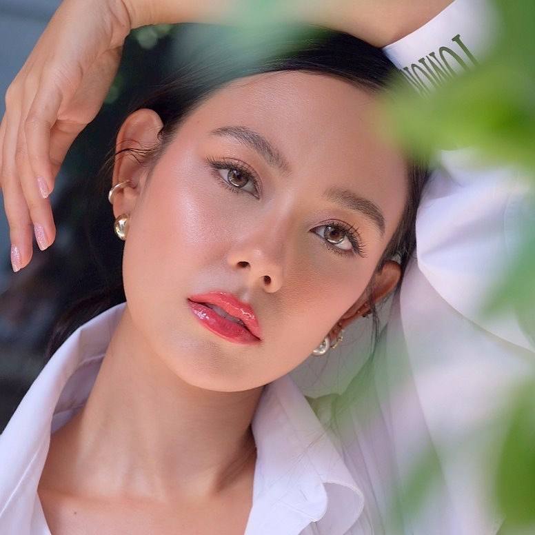 แซมมี่ ดลลชา เคาวเวลล์ ชื่อ-สกุลเดิม(ปัณฑิตา เคาวเวลล์)