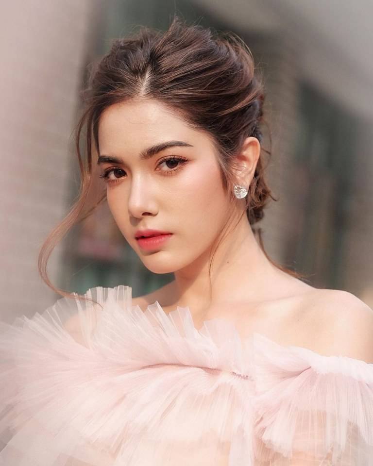 เกรซ พัชร์สิตา อธิอนันต์ศักดิ์ ชื่อ-สกุลเดิม (กฤติกา ซิงห์)
