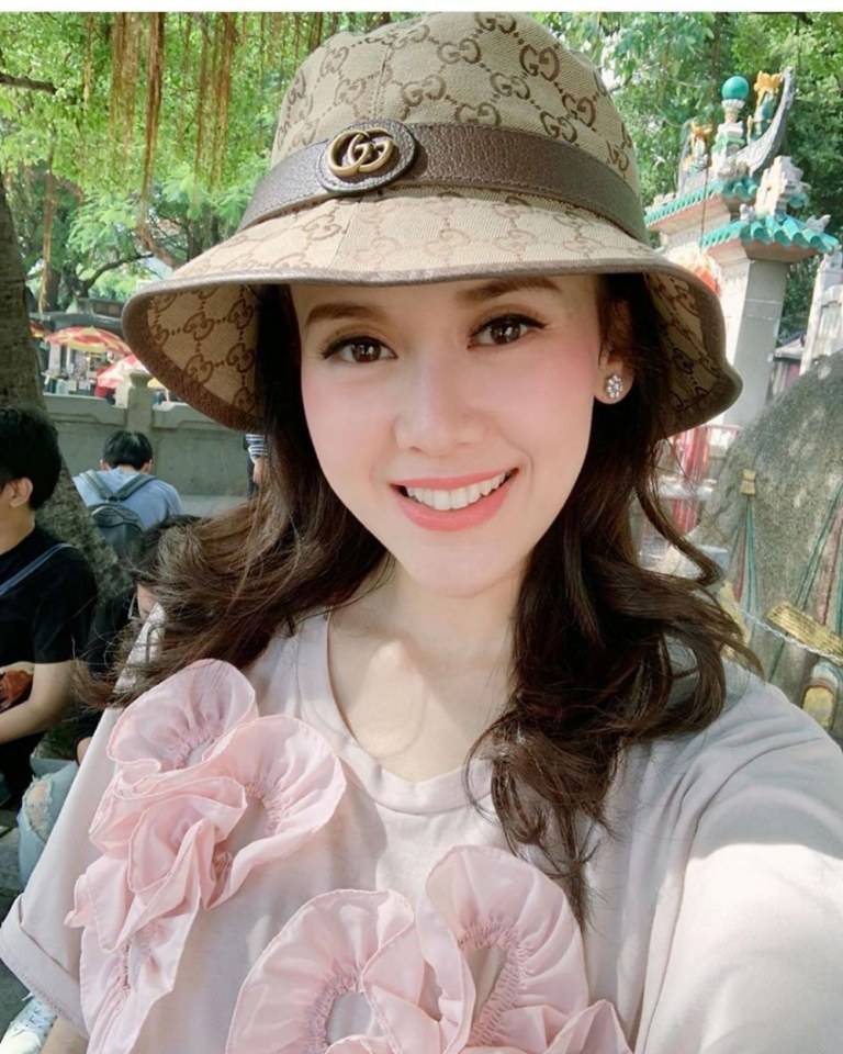 แยม ธมลพรรณ์ ภานุชิตพุทธิวงศ์ ชื่อ-สกุลเดิม(รุ้งลดา เบญจมาธิกุล)