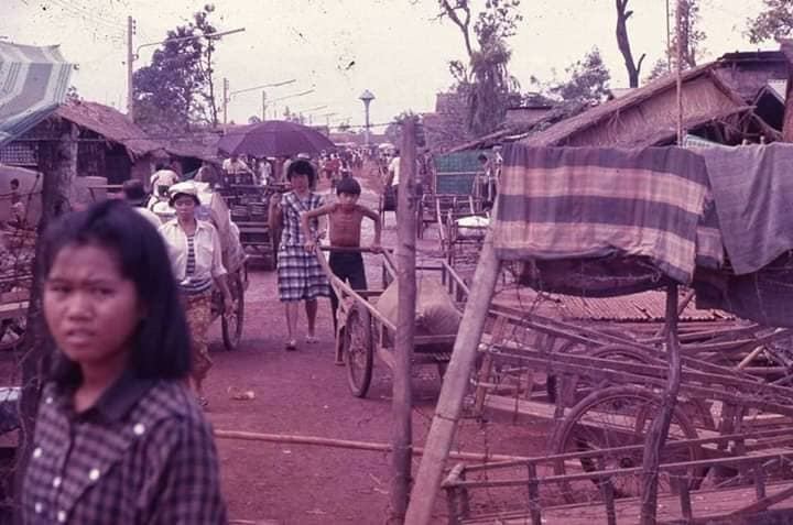 ศูนย์อพยพชาวลาวหนีภัยคอมมิวนิสต์
