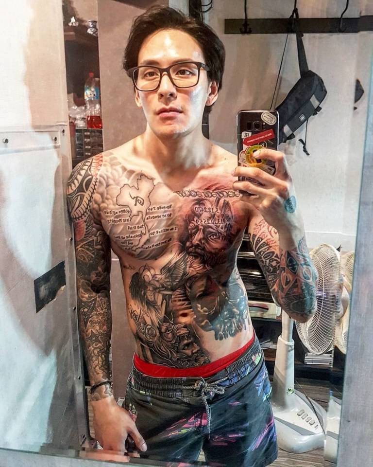 แทค ภรัณยู โชว์รอยสัก