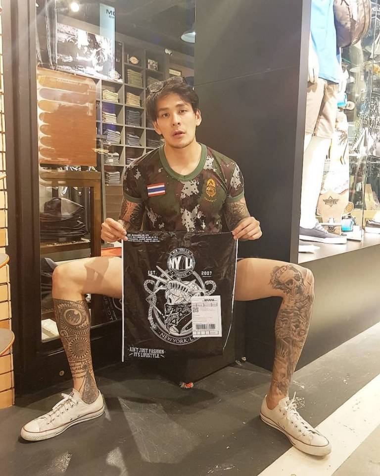 แทค ภรัณยู โชว์รอยสัก