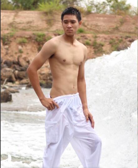 หนุ่มหล่อขึ้นปก 62