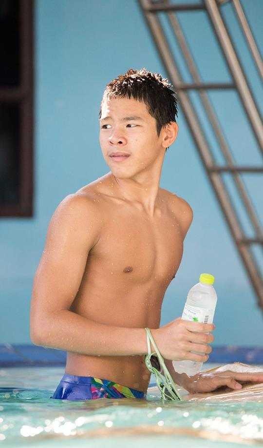 ริมสระว่ายน้ำ