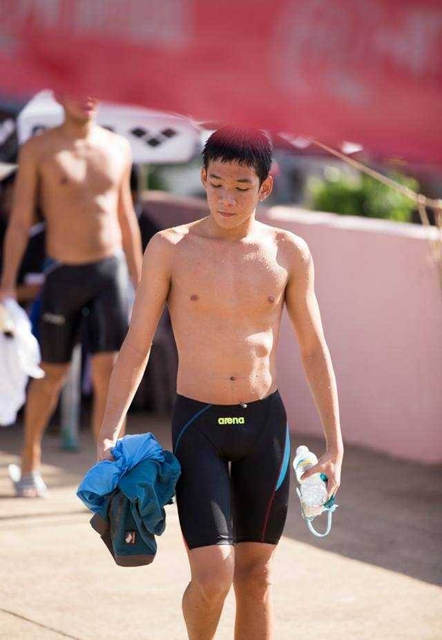 ริมสระว่ายน้ำ