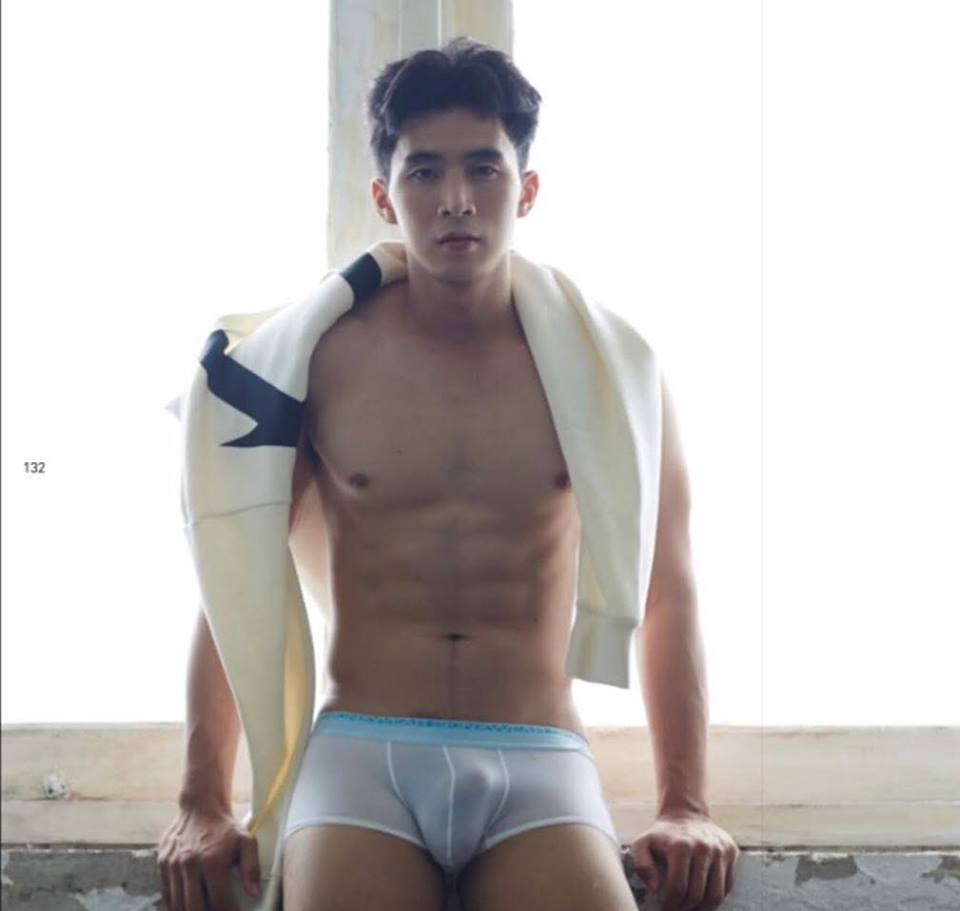 หนุ่มหล่อขึ้นปก 67