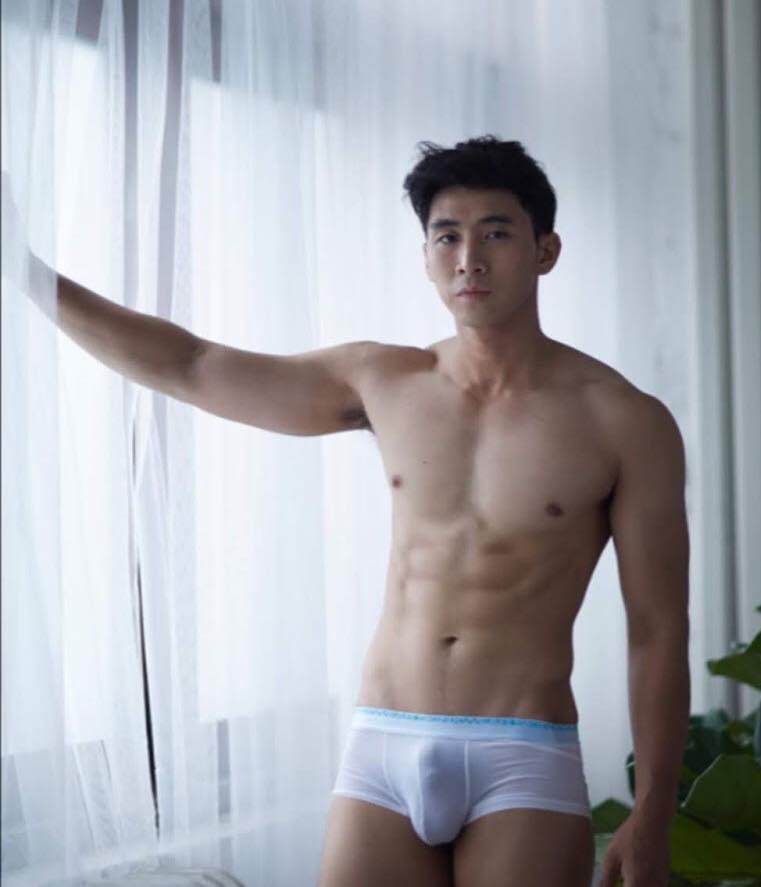 หนุ่มหล่อขึ้นปก 67