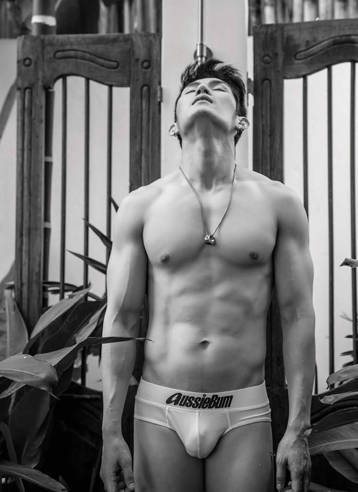 หนุ่มหล่อขึ้นปก 69