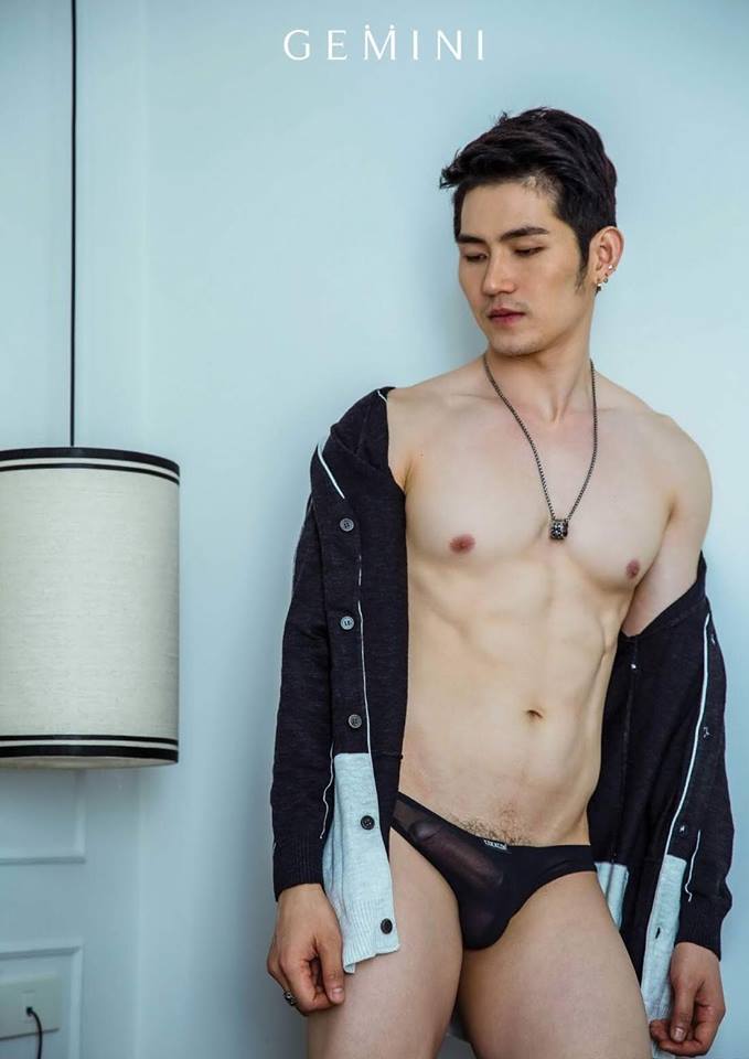 หนุ่มหล่อขึ้นปก 69