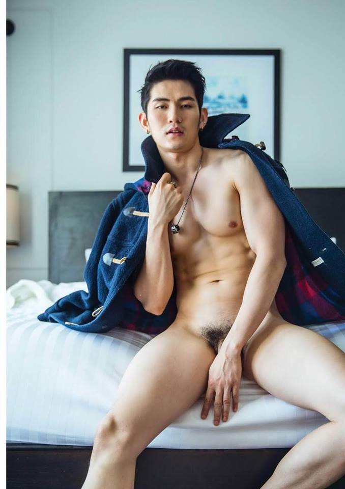หนุ่มหล่อขึ้นปก 69