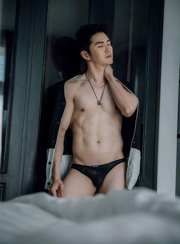 หนุ่มหล่อขึ้นปก 69