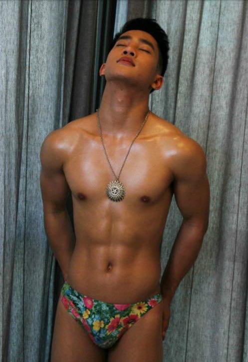 หนุ่มหล่อขึ้นปก 71