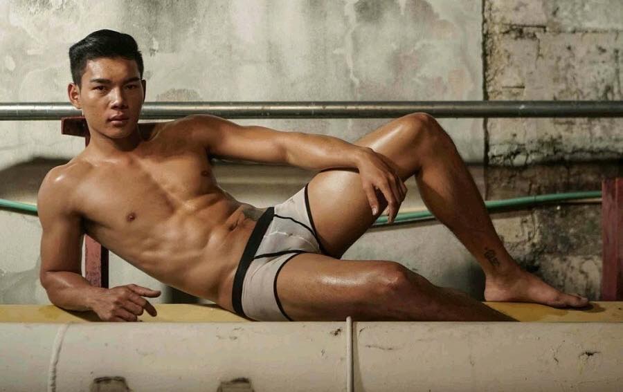 หนุ่มหล่อขึ้นปก 75