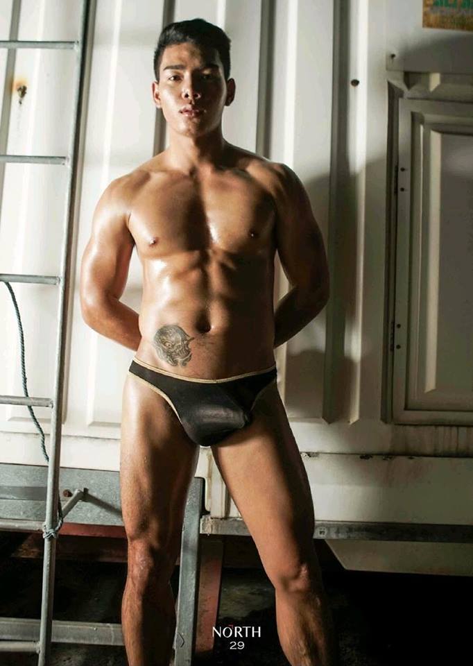 หนุ่มหล่อขึ้นปก 75