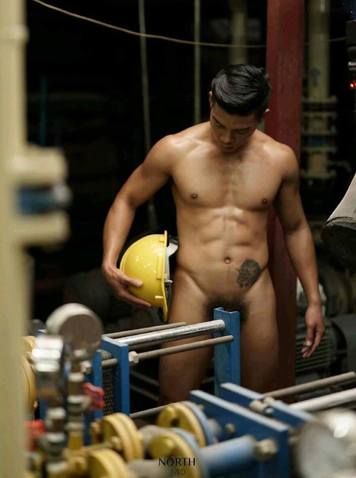 หนุ่มหล่อขึ้นปก 75