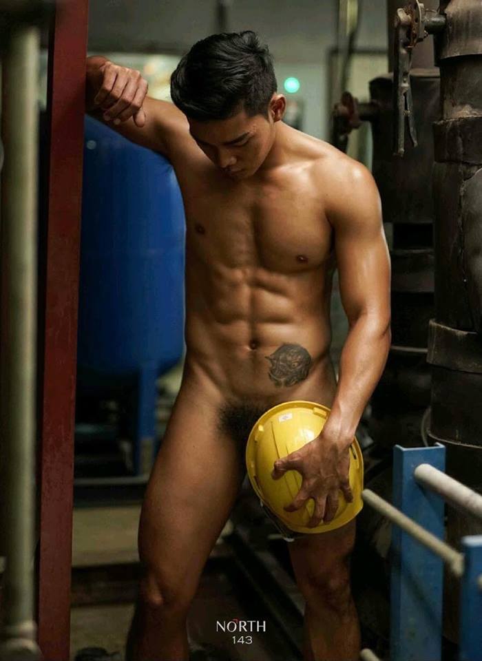 หนุ่มหล่อขึ้นปก 75