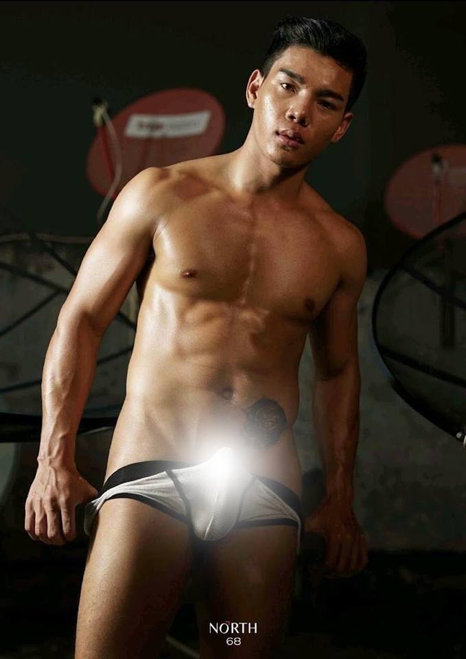 หนุ่มหล่อขึ้นปก 75