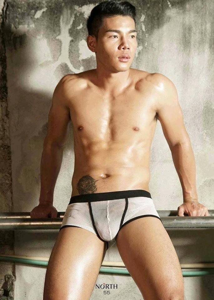 หนุ่มหล่อขึ้นปก 75