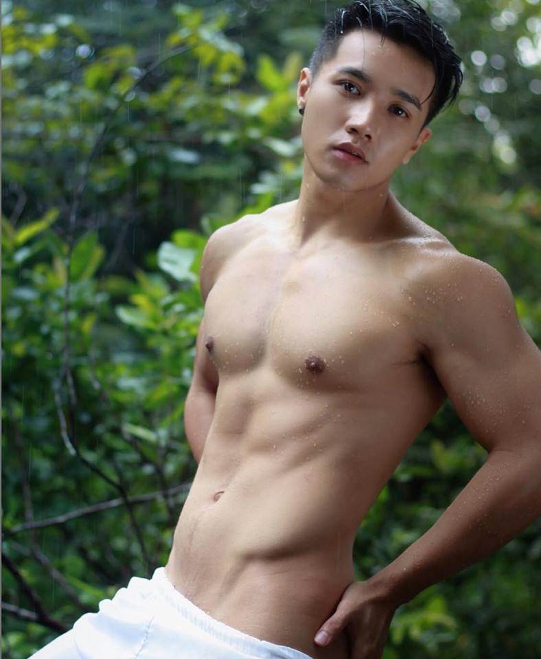 หนุ่มหล่อขึ้นปก 77