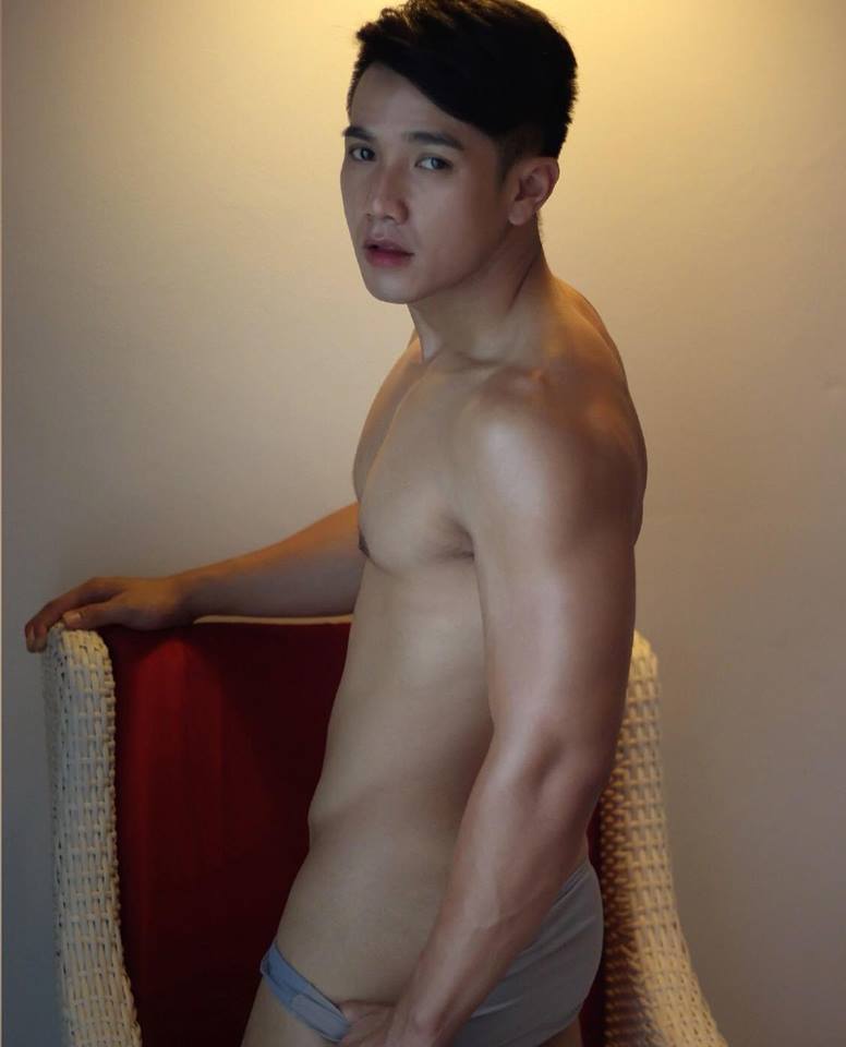 หนุ่มหล่อขึ้นปก 77